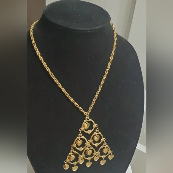 Vintage Scrolled Christmas Tree Heart Pendant Necklace. 🌴 - Picture 1 of 7
